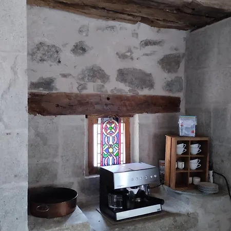 D'hotes Du Chenelong Cantal Bed and Breakfast
