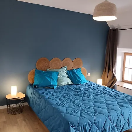 D'hotes Du Chenelong Cantal B&B *